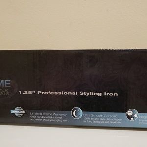 Makeover Essentials Styling Iron